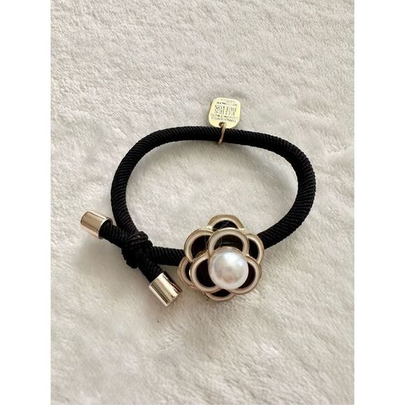 Black and gold faux pearl flower hair tie ￼ - Picture 2 of 2